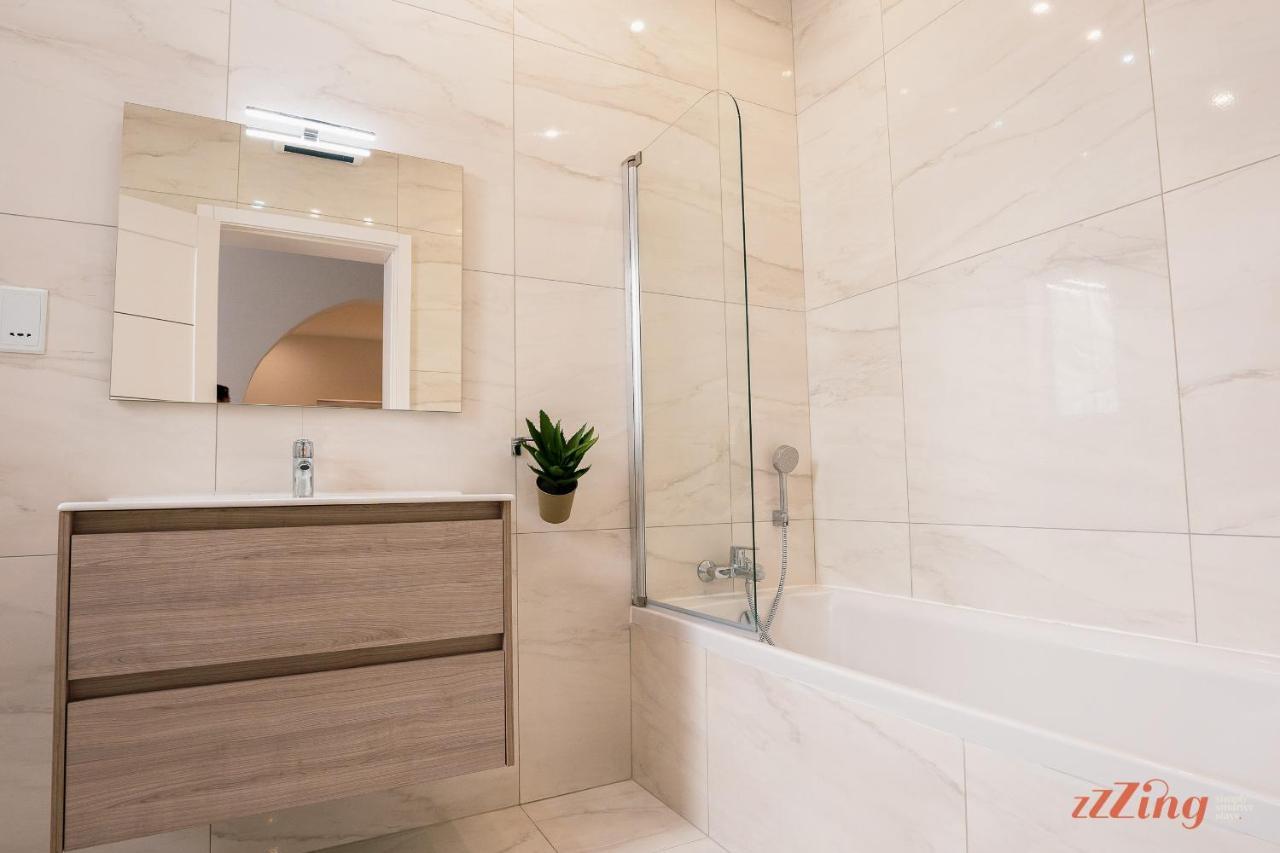 Stunning Holiday Villa With A Heated Jacuzzi St. Paul's Bay Bagian luar foto
